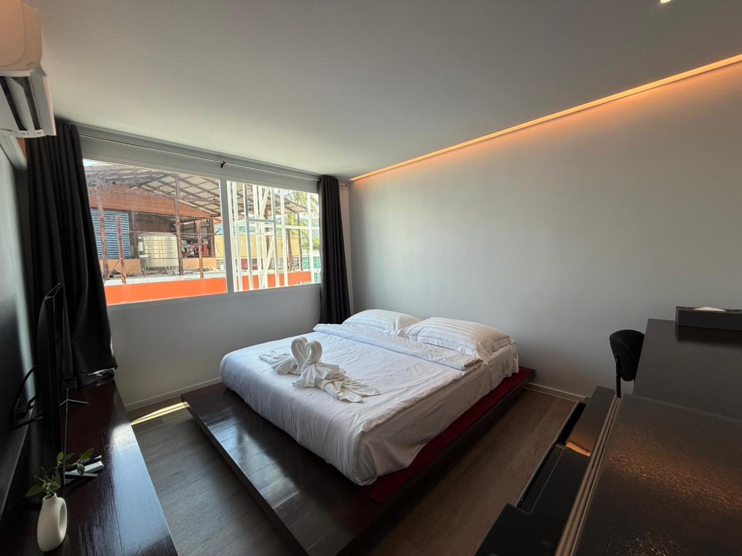 Standard Queen Room